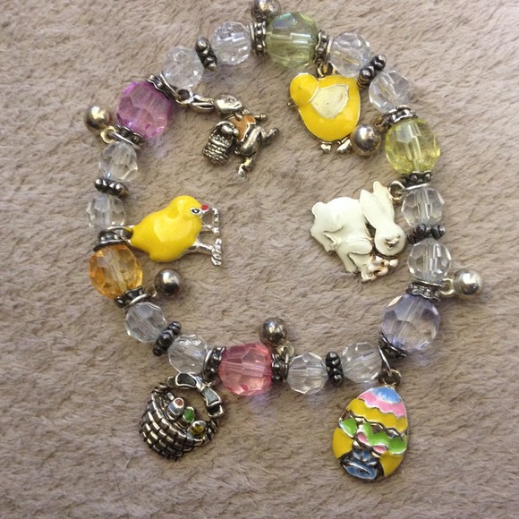 Adorable Easter Charm bracelet! 🐤🐣🐇