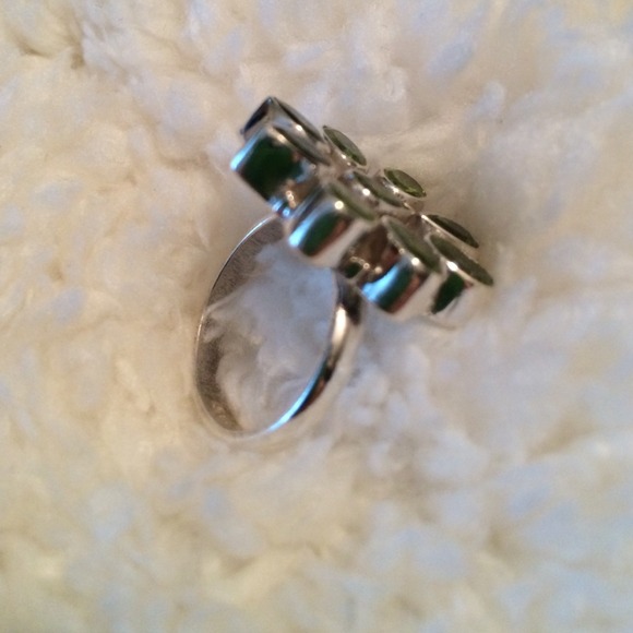 Peridot ring - Picture 2 of 3
