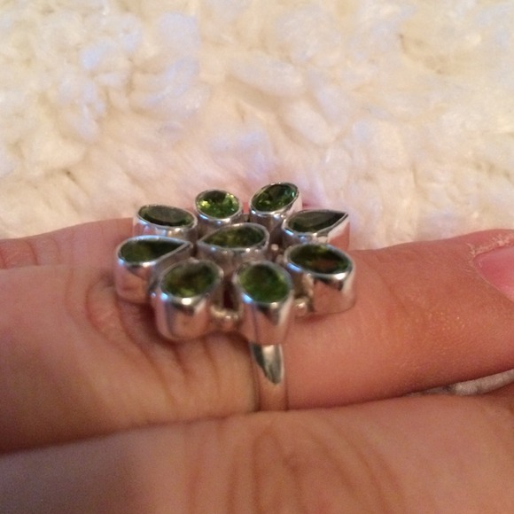 Peridot ring - Picture 3 of 3