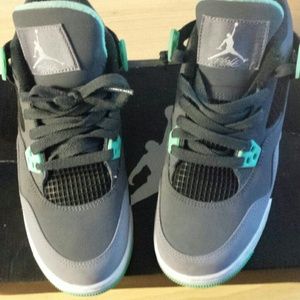 AIR JORDAN RETRO 4 GLOW SEND OFFERS