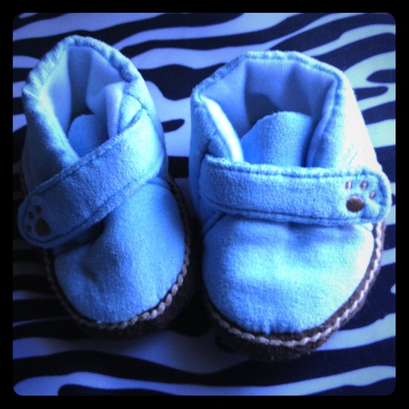 ⬇️REDUCED ⬇️Blue puppy shoes 🐶