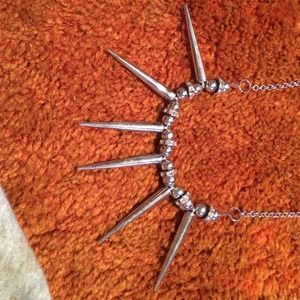 Spike neckless