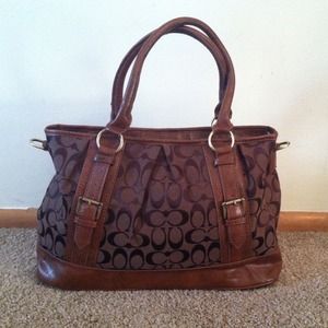 HOLD for @tclark65 !!!!! Coach bag
