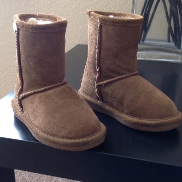 Toddler BearPaw boots size 8.