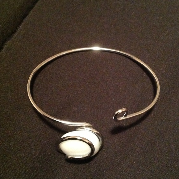 Rhodium White Enamel Jewelry Set - Picture 2 of 4