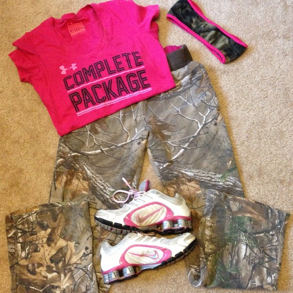 Sold in bundle Realtree camouflage sweat pants