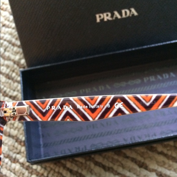 Authentic Prada non prescription eye glasses😍 - Picture 3 of 4