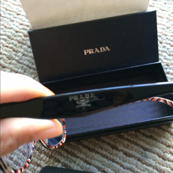 Authentic Prada non prescription eye glasses😍 - Picture 4 of 4