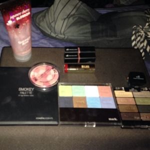 LARGE COSMETIC BUNDLE