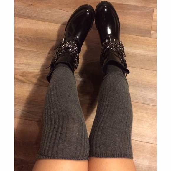 Black Chains and Straps Leather Ankle Moto Boots - Picture 3 of 3