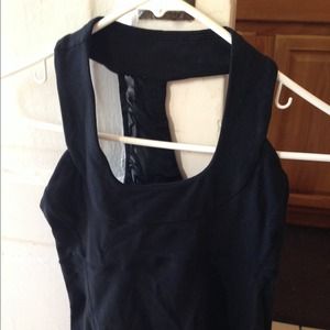 Black scoop tank/power y/cotton/inner strength