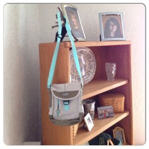 ⬇️REDUCED⬇️Columbia Omni Shield Cross Body