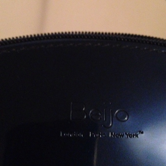 REDUCED!!!!    beijo cross body purse