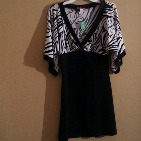 Black and white island inspired print dress - Picture 1 of 2