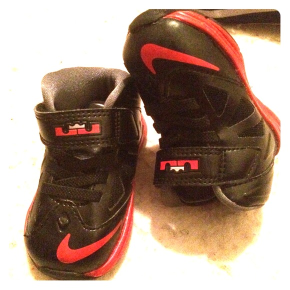 Lebron X | Black/Chrome/Red