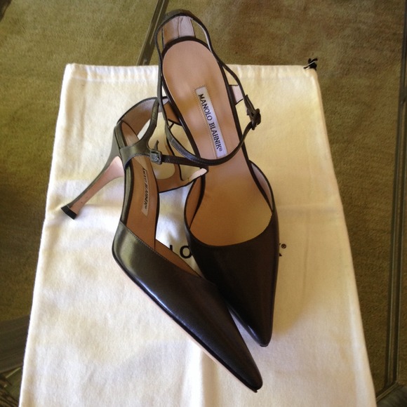 Manolo Blahnik Shoes - ⚡️SALE⚡️Manolo Blahnik pointed toe pumps