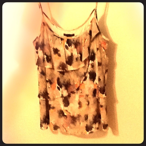 New York &company ruffled tank