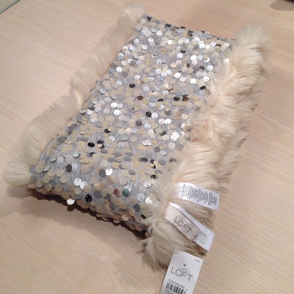 Ann Taylor LOFT neck muff