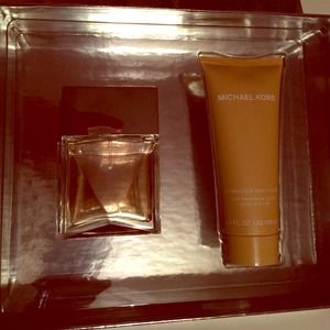 REDUCED Brand new Michael Kors perfume & lotion!