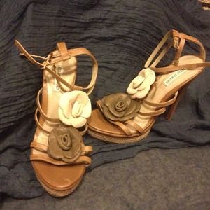 Flower stiletto sandals. Kelsi Dagger