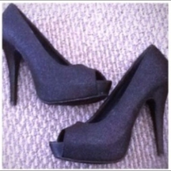 ✳️SOLD✳️Sparkly Black Peep Toe Pumps
