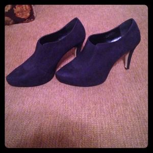 Versona brand shoes. Worn once. Navy blue.