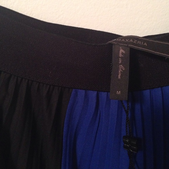 Flirty color block accordion skirt by BCBG M - Picture 3 of 3