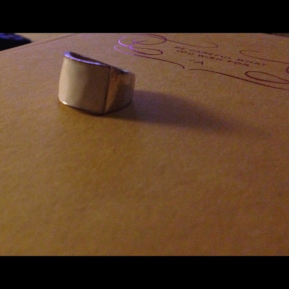🌻White block Ring. Size 7