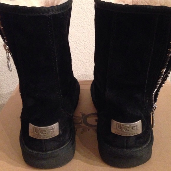 black uggs with zipper black uggs with zipper