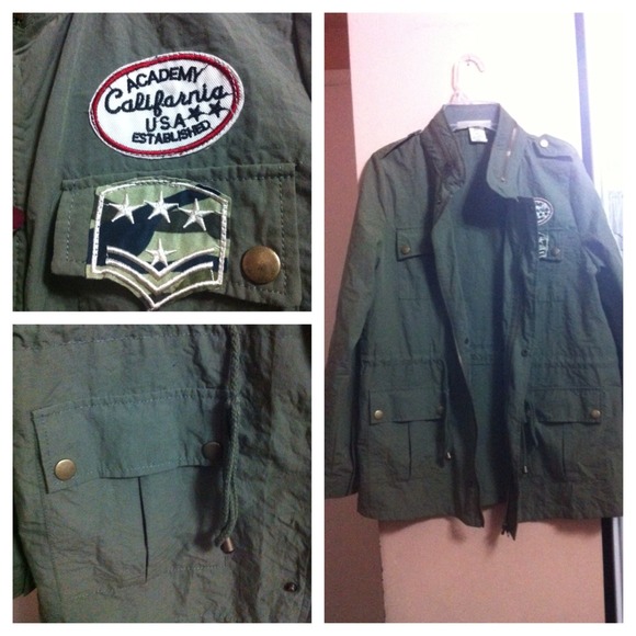 🌸SOLD🌸 Army Green Jacket with Patches - Picture 1 of 2