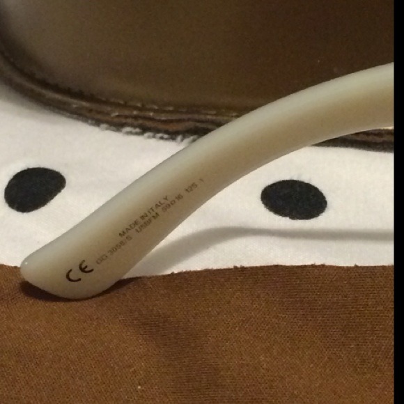 ❗️SOLD❗️Authentic Gucci Equestrian Shades-Tan - Picture 3 of 4