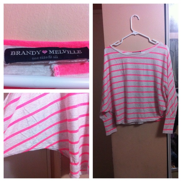 Brandy Melville Batwing shirt - Picture 1 of 1