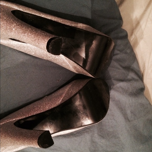 Sparkly sliver platform heels - Picture 4 of 4
