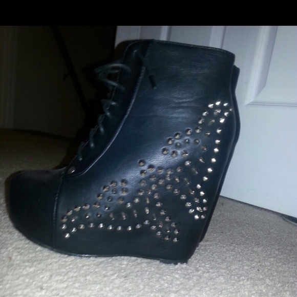 Studded black wedges - Picture 1 of 1
