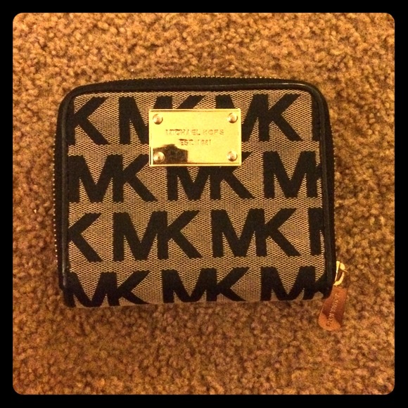 AUTHENTIC Michael Kors wallet