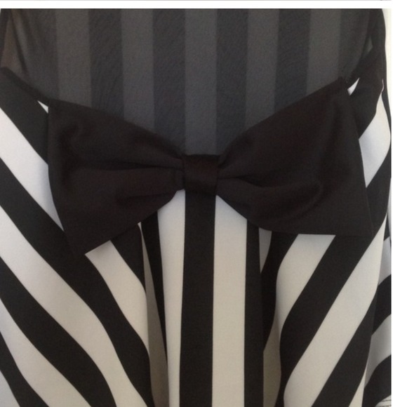 NWOT back bow top -S - Picture 2 of 4