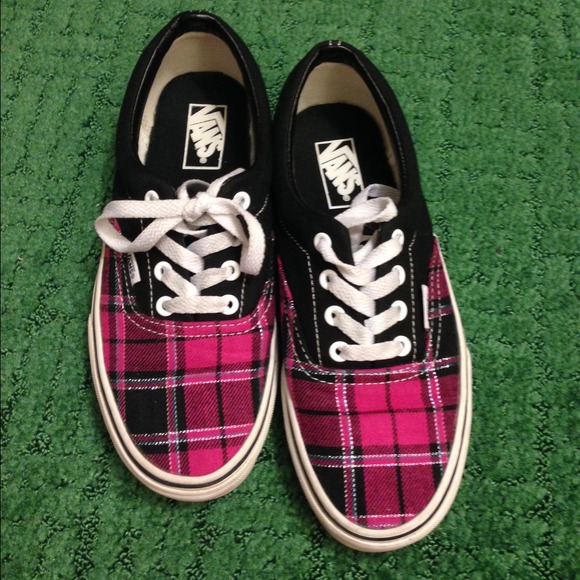 ❌❌Sold❌❌Pink/black plaid vans