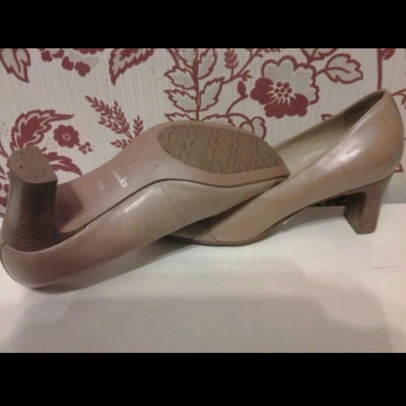 Low heel Clarks classic British Royal Style