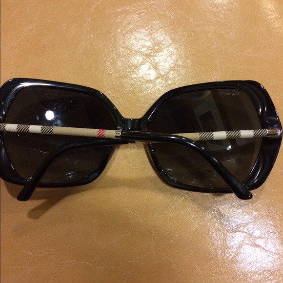 Authentic Burberry Sunglasses/ brand new