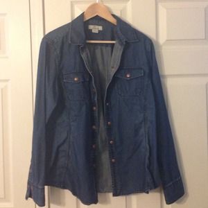Long Sleeve Denim Shirt with Front Pockets