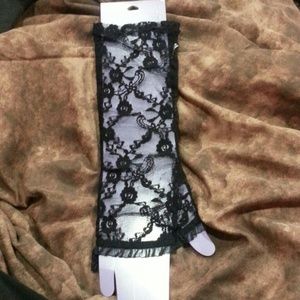 Lace gloves