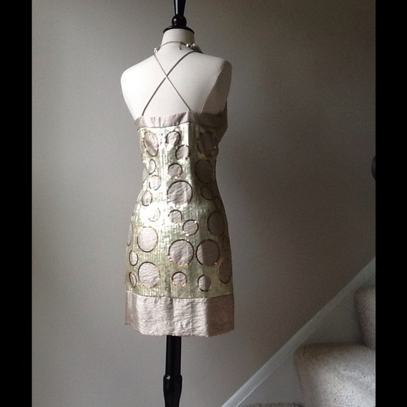 FLASH SALE INCREDIBLE MUSE DRESS TRENDING GOLD - Picture 3 of 4