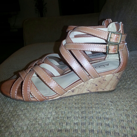 Sandals wedged