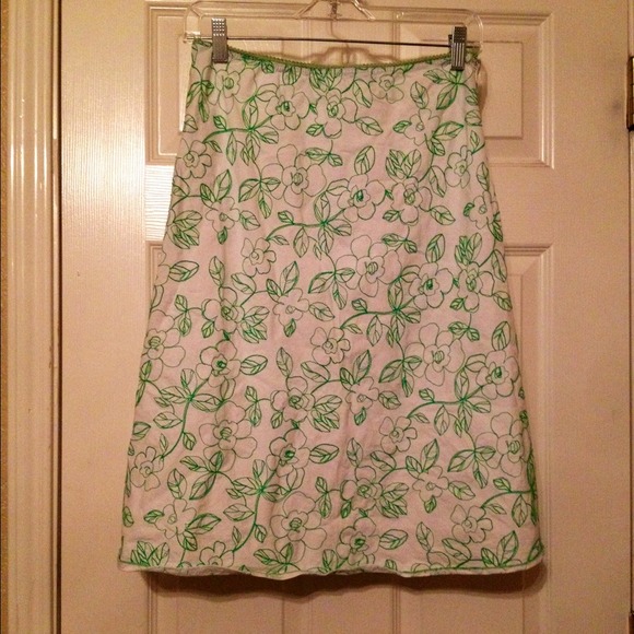 💚Green and white embroidered skirt; sz L💚