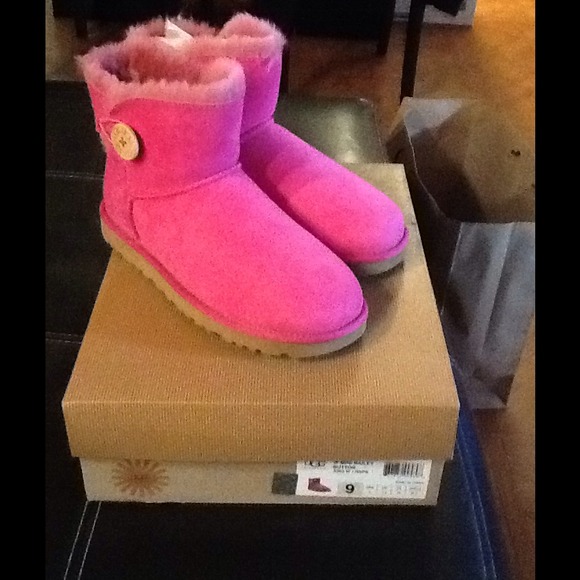Authentic Mini Bailey Button UGGS