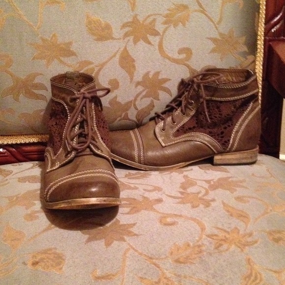 Vintage type Boots