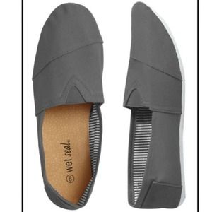 NWOT Gray toms look a likes