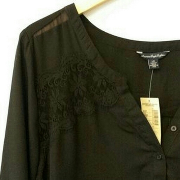 Playful Black Blouse with Lace and Pleats - Picture 3 of 4