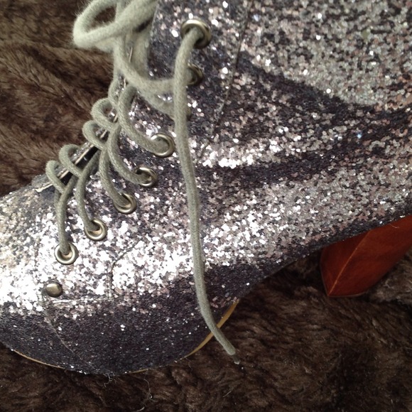 HOST PICK Jeffrey Cambell Lita 7 glitter silver