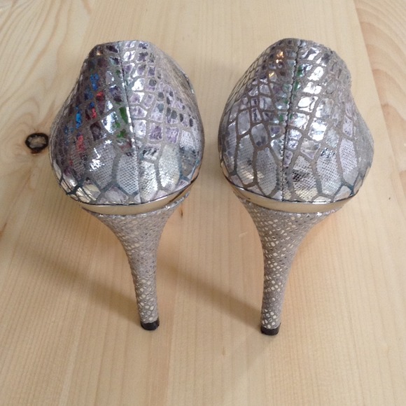 Snake Print Pumps - Picture 3 of 10